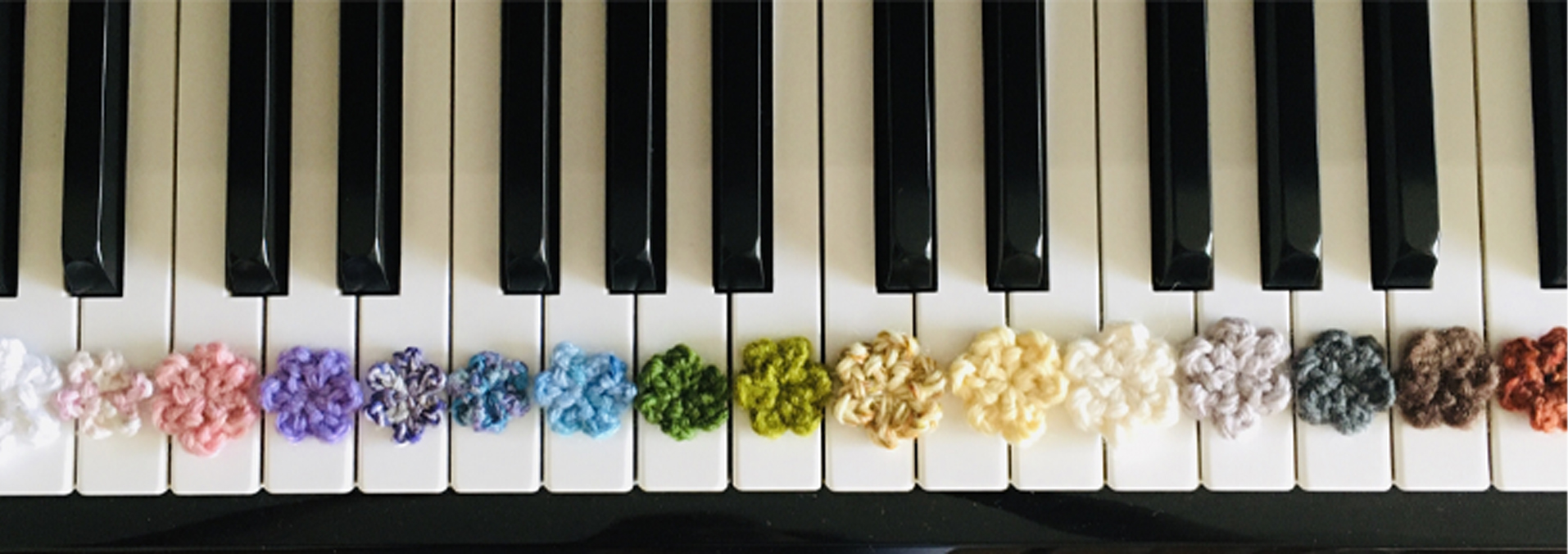 ピアノの鍵盤の画像です。